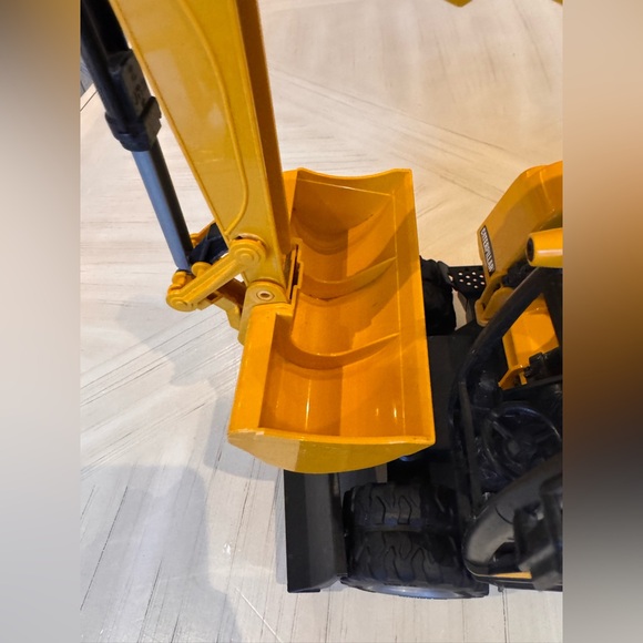 CAT Construction Toy Trucks - Mini Excavator Caterpillar Toy Digger - Picture 13 of 16